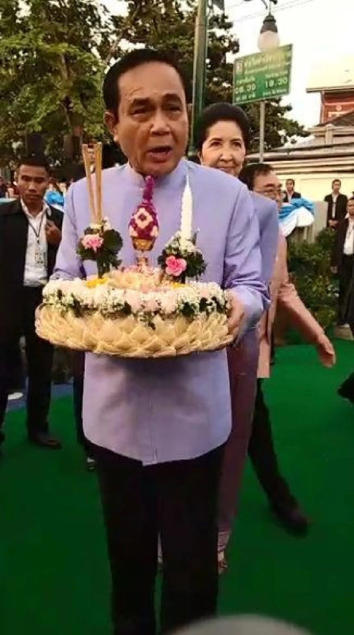 "บิ๊กตู่" ขอพรวันลอยกระทงให้ประเทศหมดทุกข์-ประชาชนรายได้ดีขึ้น