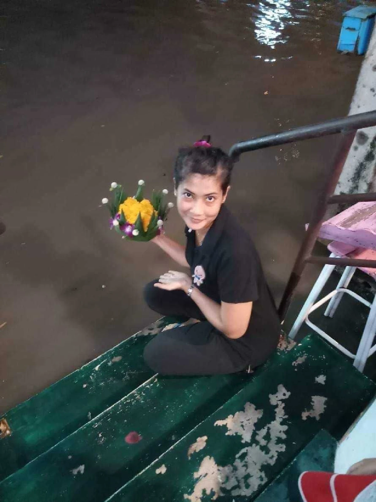 ฝนถล่มพัทยาทำน้ำท่วมหลายจุด ชาวเมืองโชว์ภาพลอยกระทงหน้าบ้าน