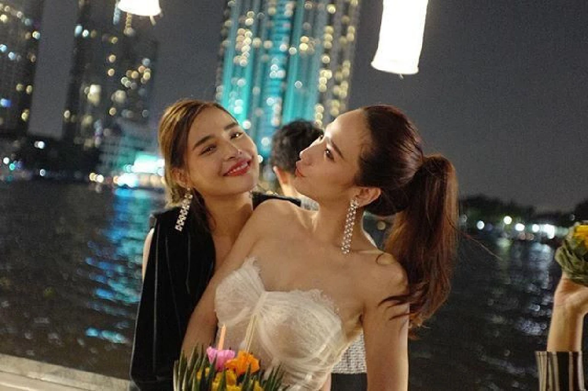 อั้ม พัชราภา ในชุดเกาะอกซีทรูสีขาว สวยแซ่บในคืนวันลอยกระทง