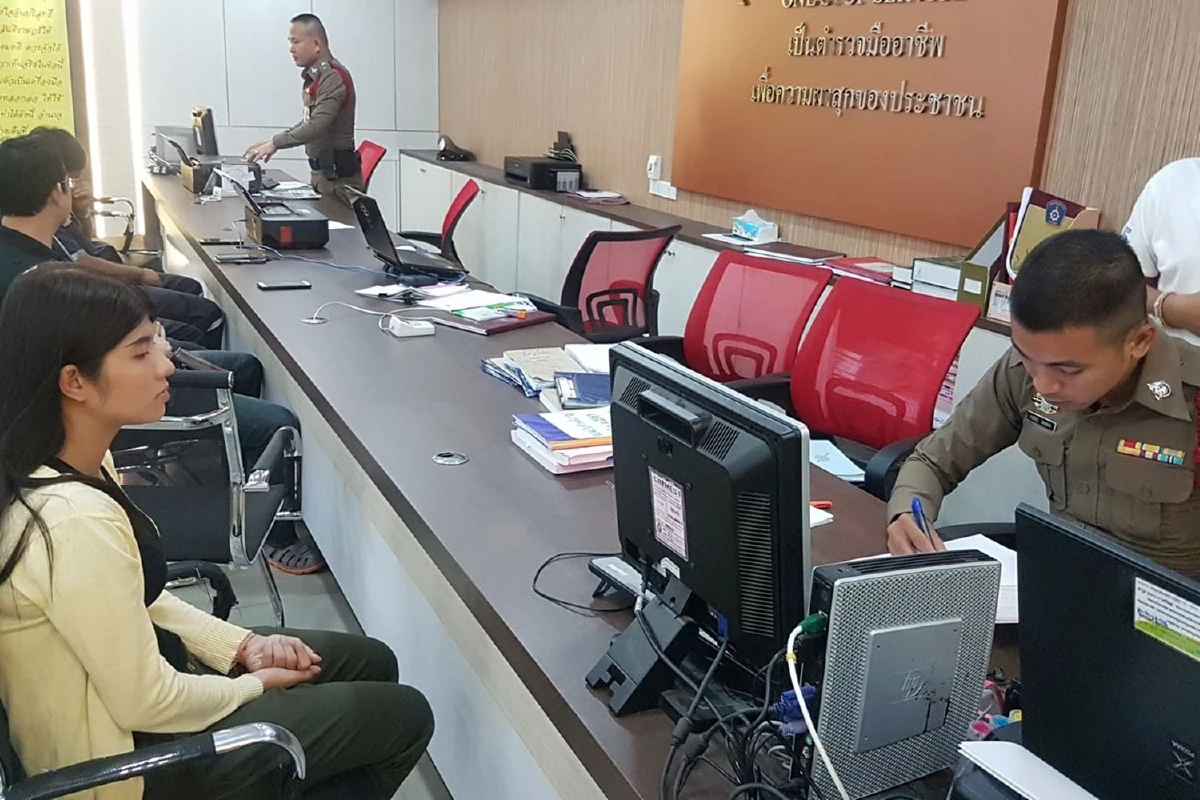 "ผมร่วงเป็นกระจุก"ประกายไฟจากหม้อแปลงไฟฟ้าหล่นใส่สาวพีอาร์