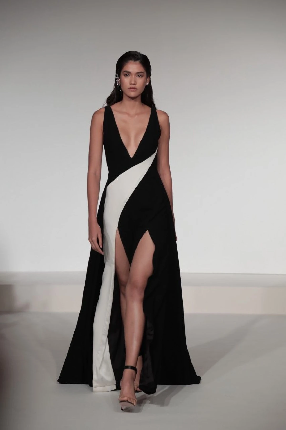 ซูมความปัง! แนท-น้ำตาล-มารีญา สวยยืนสามในใจแฟนนางงาม