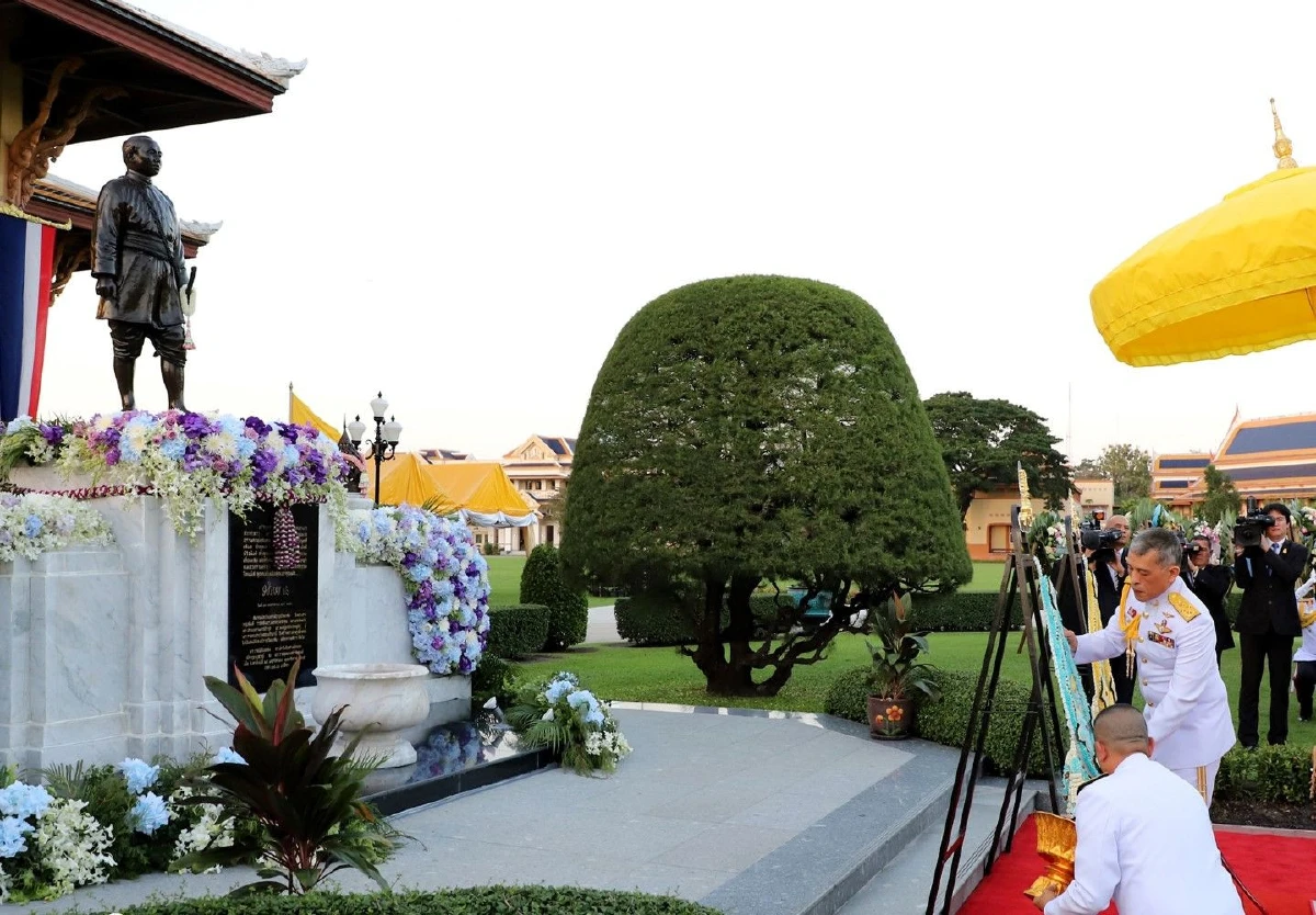 สมเด็จพระเจ้าอยู่หัวทรงบำเพ็ญพระราชกุศลอุทิศถวายพระบาทสมเด็จพระมงกุฎเกล้าเจ้าอยู่หัว