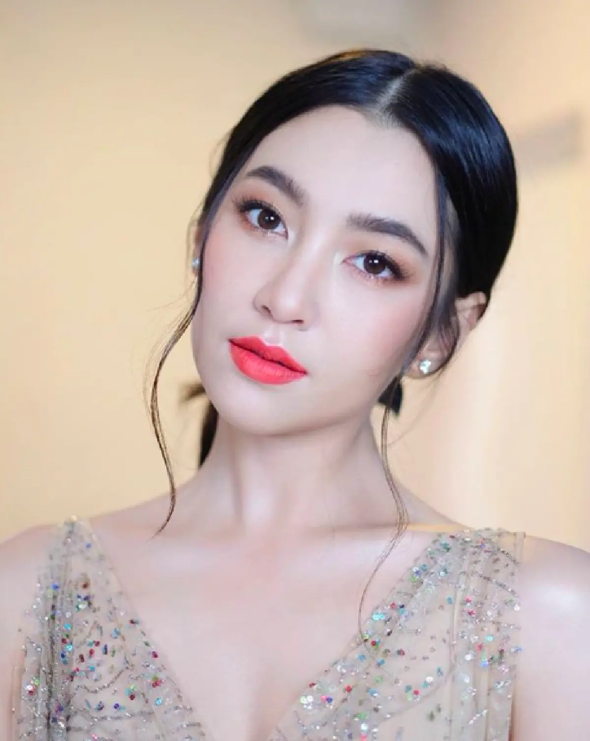 แฟนคลับแห่แชร์คลิปหนุ่มแอบถ่ายใต้กระโปรง "แพทริเซีย” อาจจะเคยทำกับ “เบลล่า” มาก่อน