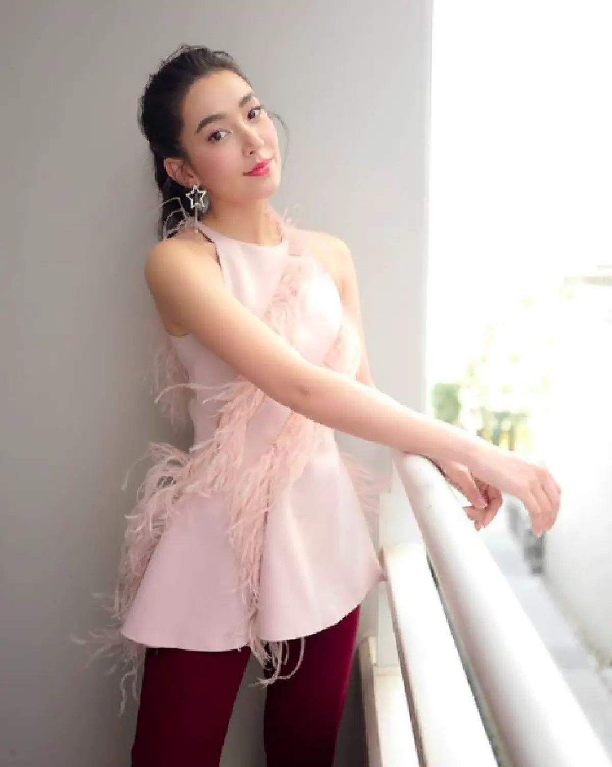 แฟนคลับแห่แชร์คลิปหนุ่มแอบถ่ายใต้กระโปรง "แพทริเซีย” อาจจะเคยทำกับ “เบลล่า” มาก่อน