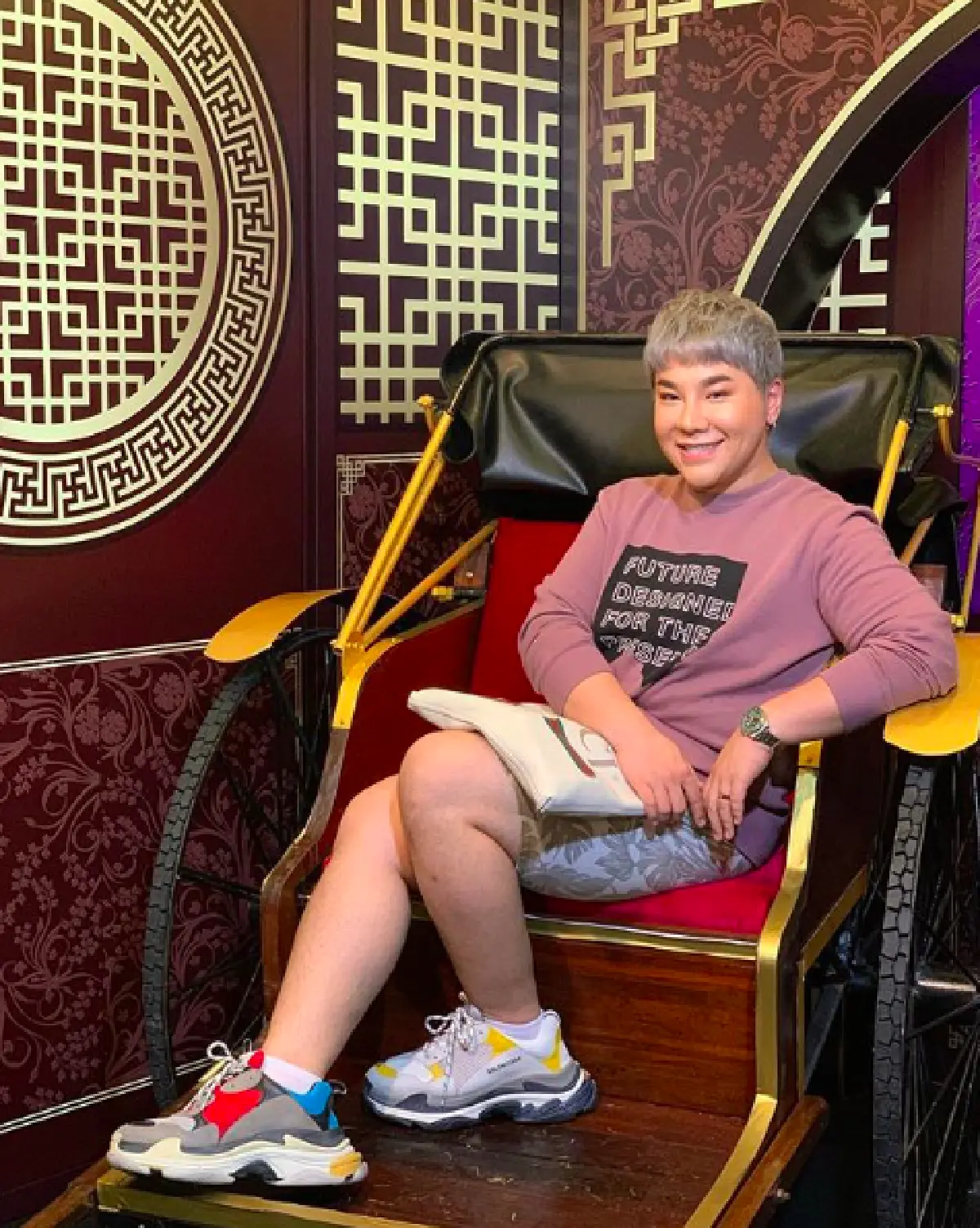 อีก 9 ชั่วโมง ยลโฉมหน้าใหม่แม่ “บุ๊กโกะ” พาคุณแม่บินลัดฟ้า ไปทำศัลยกรรมที่เกาหลี