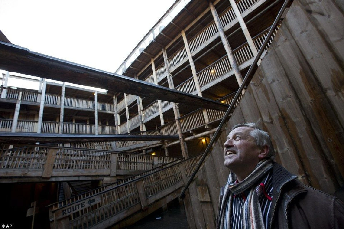 ช่างไม้ชาวดัตช์ลงทุนต่อเรือโนอาห์ในตำนาน