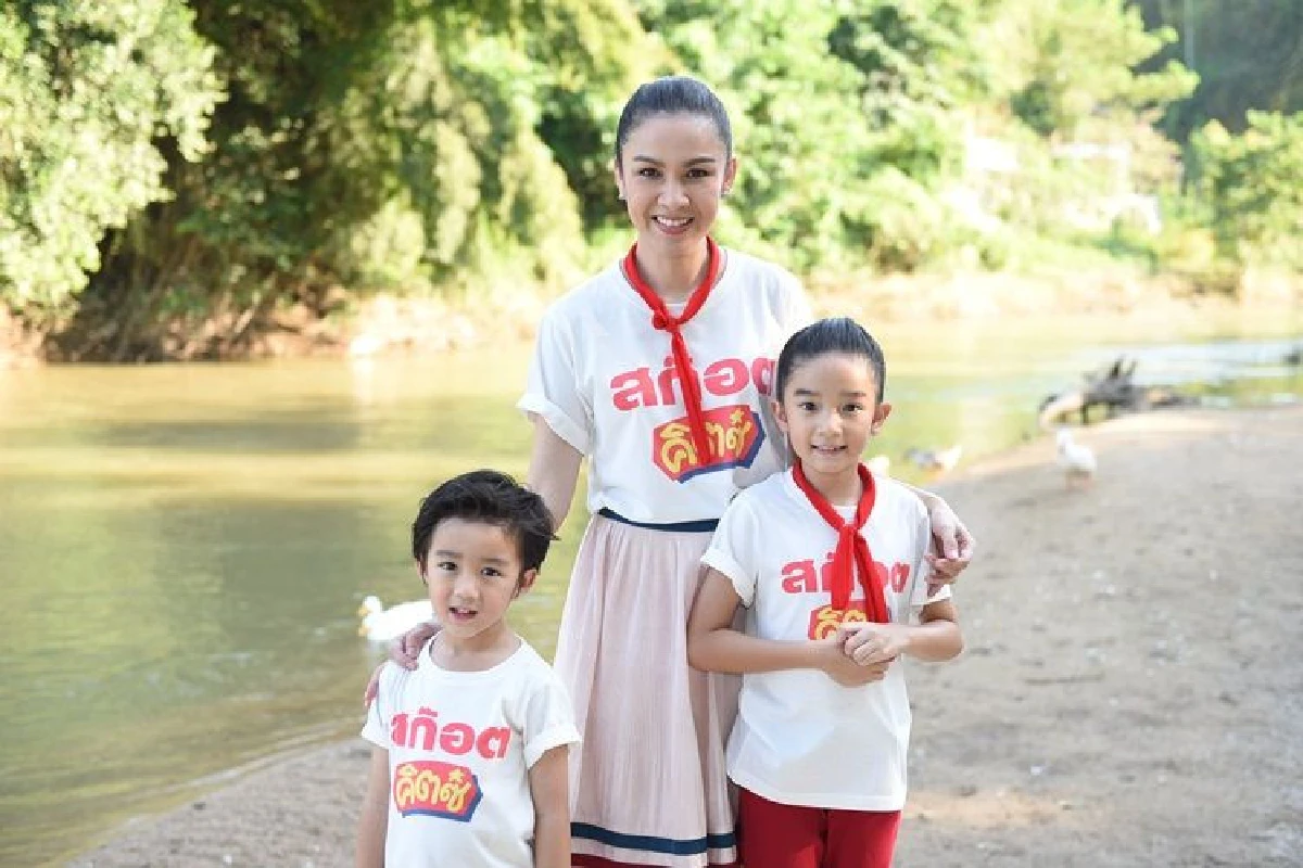 "แม่กบ" พา "ณดล – ณดา" ตีตั๋วตะลุยแหล่งเรียนรู้ราชบุรีสุดหรรษา ลงมือปั้น – เพ้นท์โอ่งครั้งแรก!! กับ สก๊อต คิตซ์ ซุปไก่สกัด สำหรับเด็ก