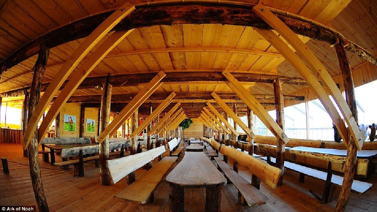 ช่างไม้ชาวดัตช์ลงทุนต่อเรือโนอาห์ในตำนาน