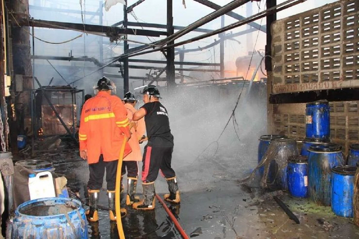 เพลิงไหม้โรงฟอกหนังสัตว์ย่านบางปูวอดกว่า5ล้าน