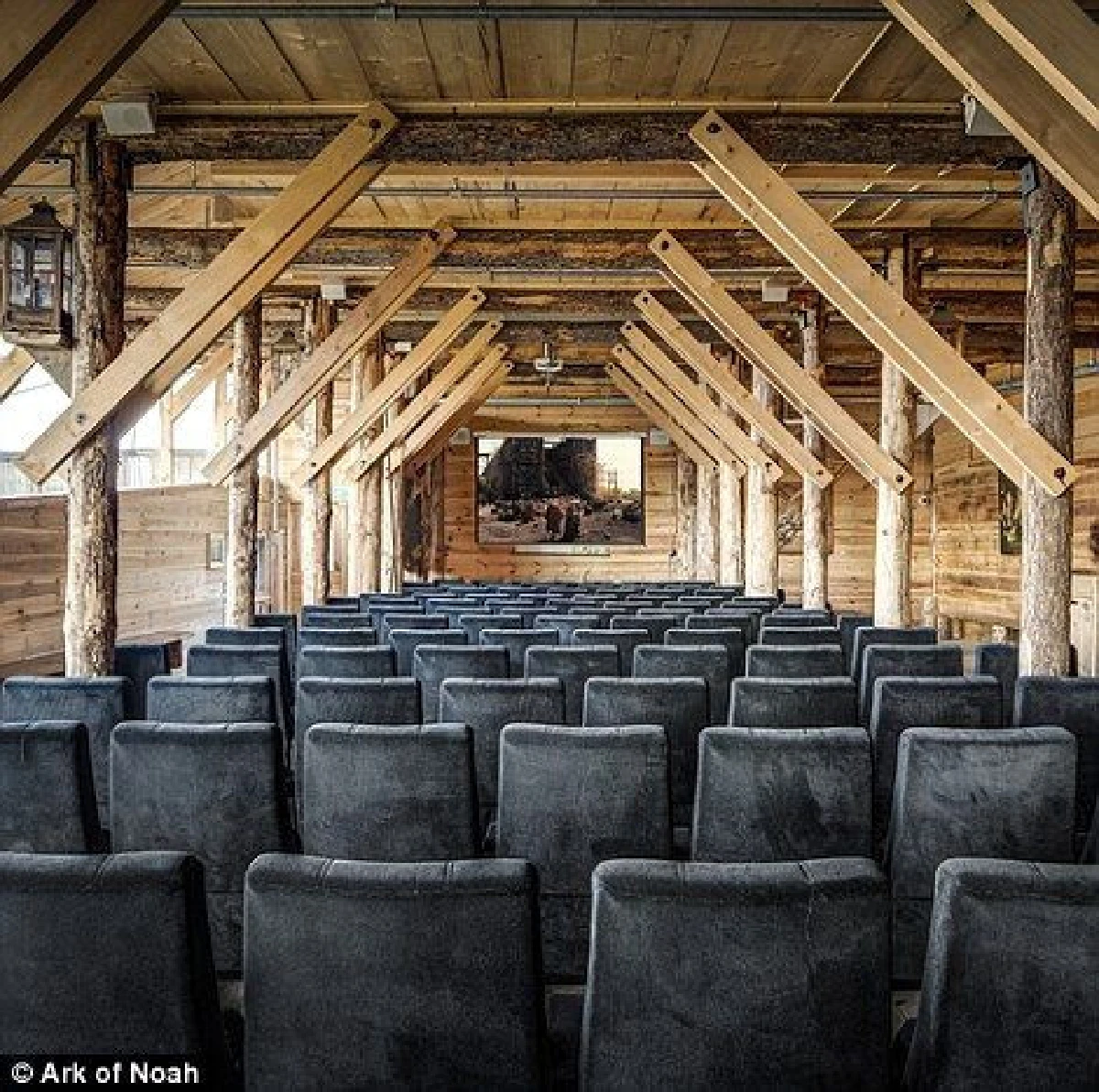 ช่างไม้ชาวดัตช์ลงทุนต่อเรือโนอาห์ในตำนาน