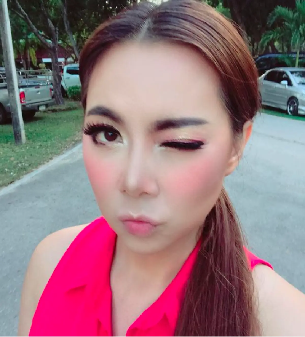 ”บุ๋ม ปนัดดา” โพสต์ถาม "ทำไมคนต้องระวังบนทางเท้า?” หลังเจอมอเตอร์ไซค์ชนเด็กนักเรียน