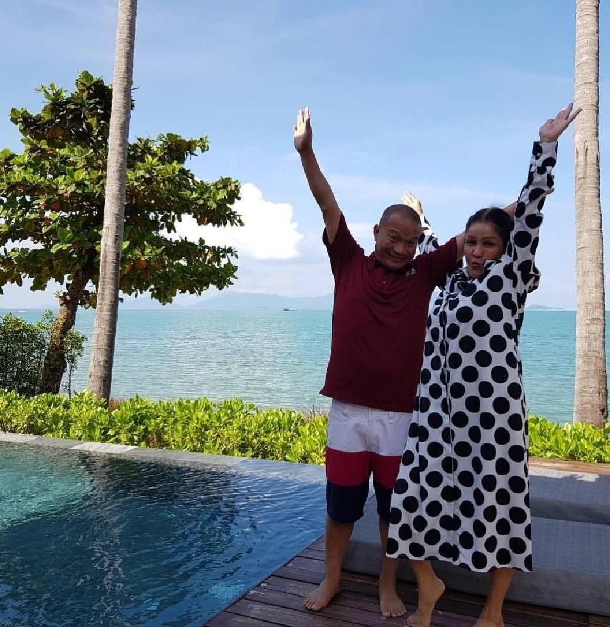 รักเราไม่เก่าเลย! หม่ำ จ๊กมก ควงภรรยาเติมความหวานที่เกาะสมุย