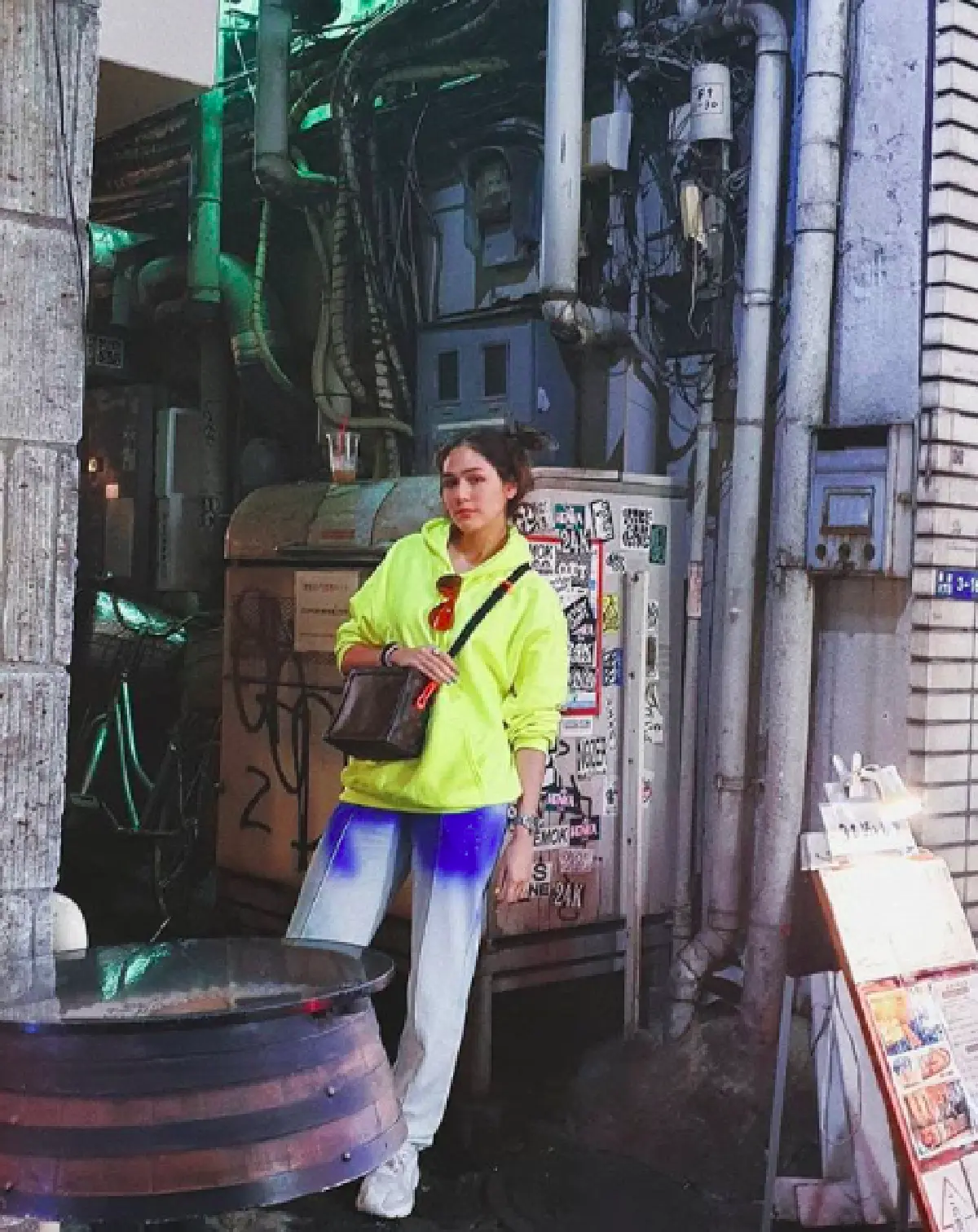 ส่องแฟชั่นสีเจ็บ...ที่เห็นโดดเด่นมาแต่ไกลของเหล่าแฟชั่นนิสต้าวงการบันเทิงไทย