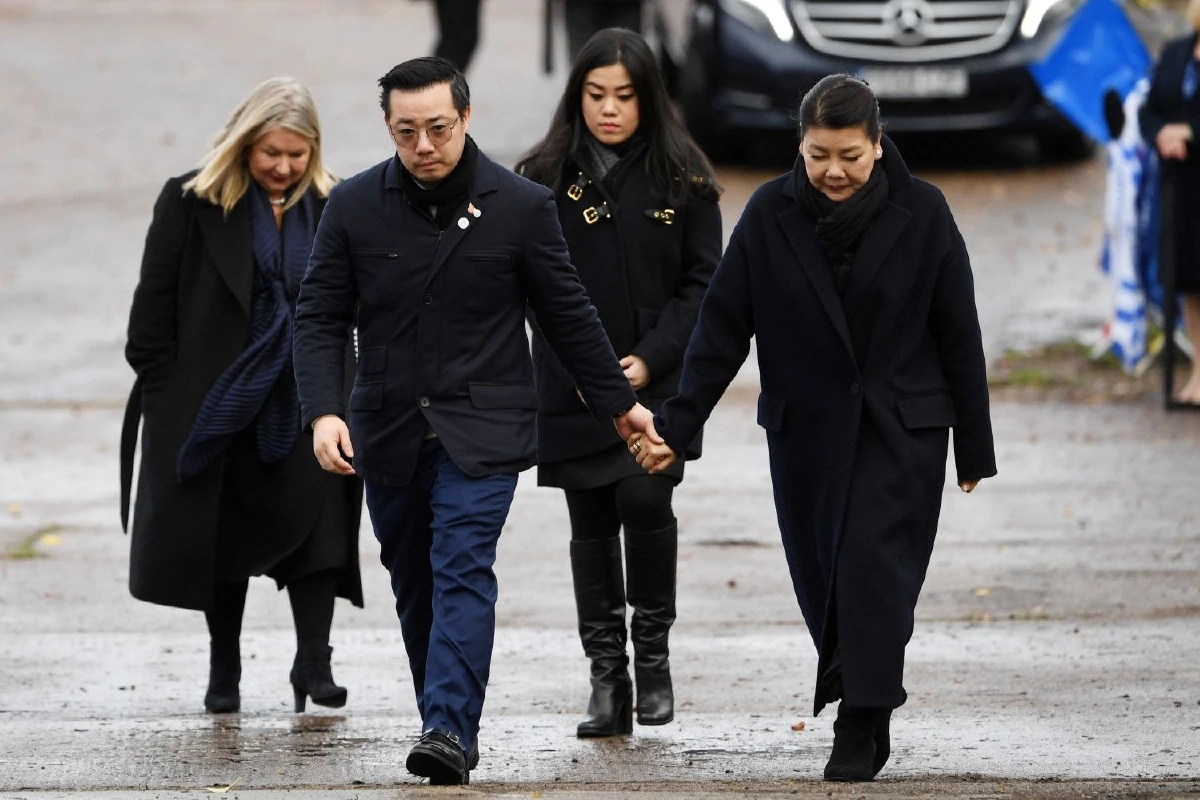 ชมภาพชุด "เจ้าชายวิลเลียม-เจ้าหญิงเคท" เสด็จเยือนเลสเตอร์ทรงไว้อาลัย "วิชัย ศรีวัฒนประภา"