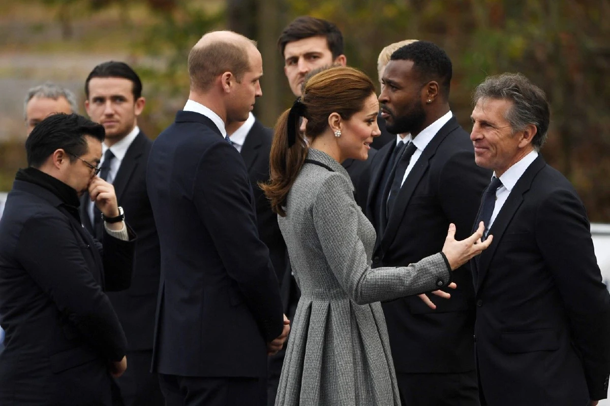 ชมภาพชุด "เจ้าชายวิลเลียม-เจ้าหญิงเคท" เสด็จเยือนเลสเตอร์ทรงไว้อาลัย "วิชัย ศรีวัฒนประภา"