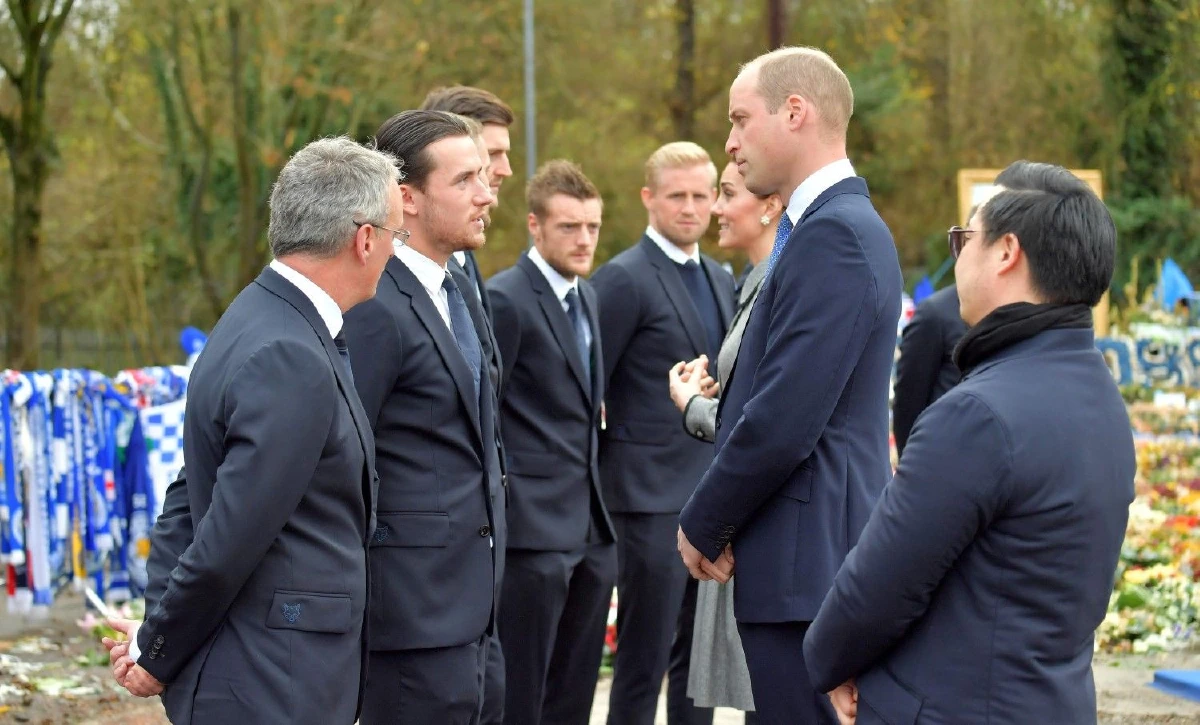 ชมภาพชุด "เจ้าชายวิลเลียม-เจ้าหญิงเคท" เสด็จเยือนเลสเตอร์ทรงไว้อาลัย "วิชัย ศรีวัฒนประภา"