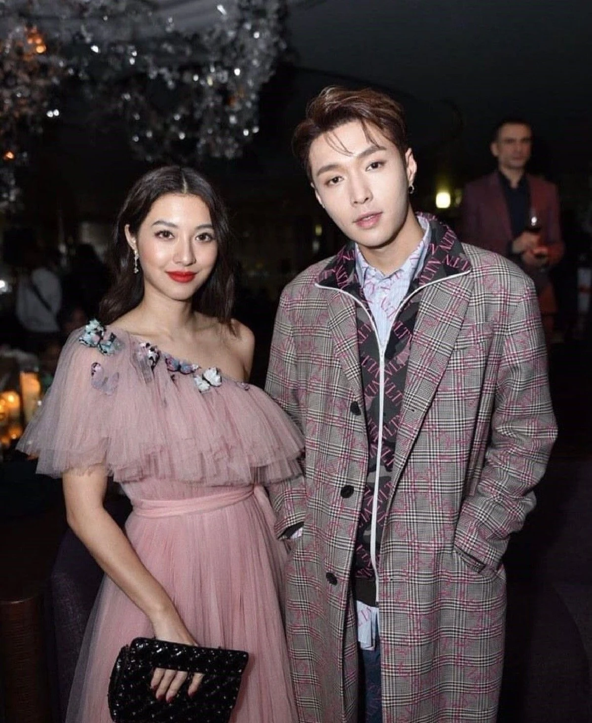 มิว นิษฐา สวยเปล่งออร่า! ชมแฟชั่นโชว์ Valentino กระทบไหล่ซุปตาร์เอเชีย