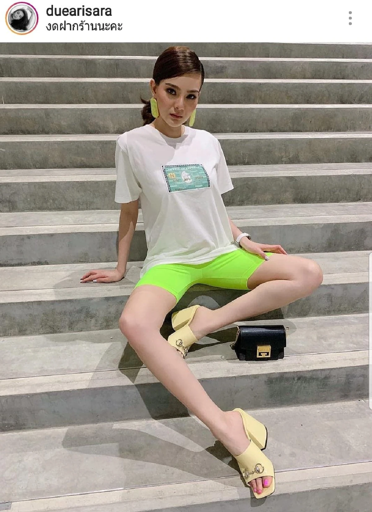 ส่องแฟชั่นสีเจ็บ...ที่เห็นโดดเด่นมาแต่ไกลของเหล่าแฟชั่นนิสต้าวงการบันเทิงไทย