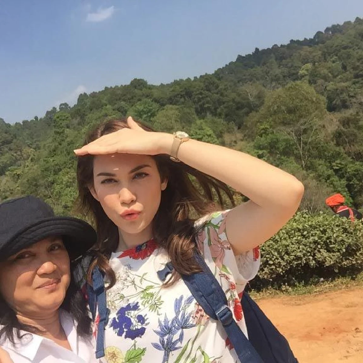 จะท้องได้ไง? แม่แมท ภีรนีย์ เปิดภาพลูกสาวฟิตทำงาน..ให้คำตอบเรื่องเช็กอินที่เขาใหญ่