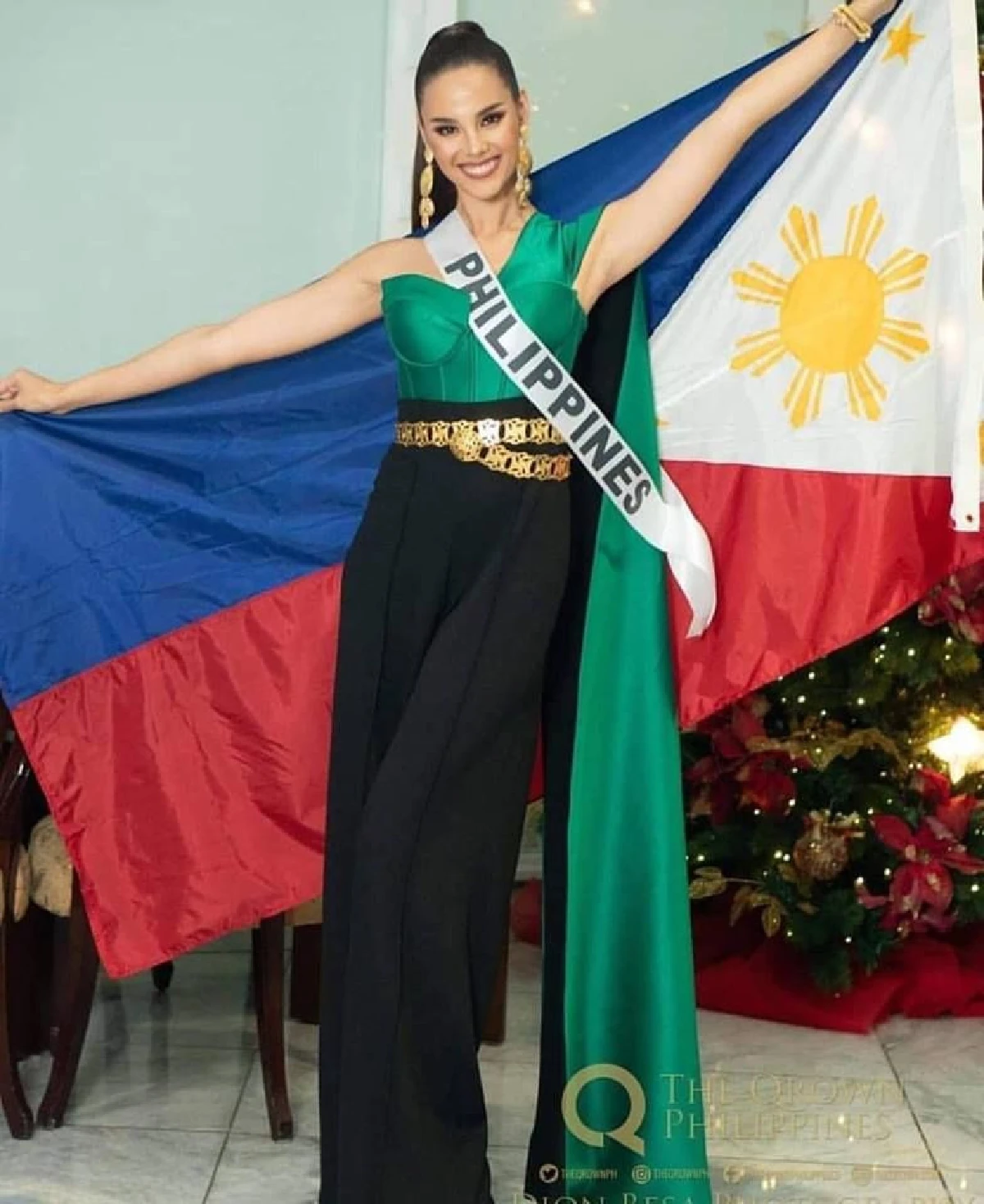 ทำการบ้านมาดี! แคทรีโอน่า เกรย์ นางงามฟิลิปปินส์กับลุคแรกเอาใจเจ้าภาพเมืองไทย