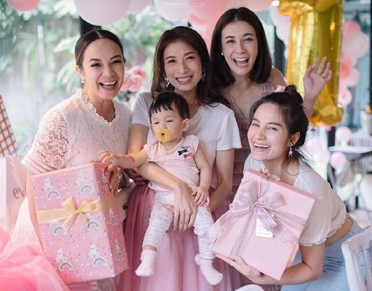 ส่องภาพปาร์ตี้วันเกิด 1 ขวบ น้องมียา ฉลองสุดอบอุ่นในธีมสีชมพู