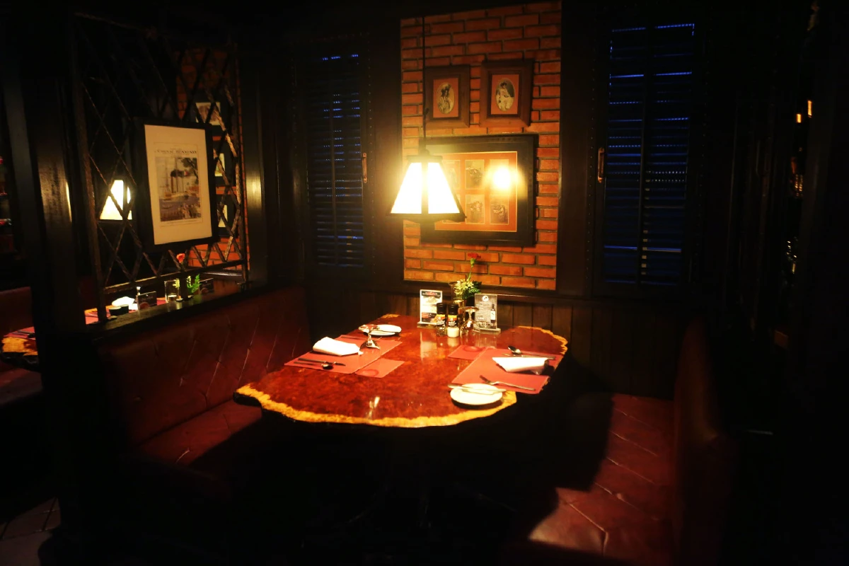 นีลส์ ทาเวิร์น กึ่งทศวรรษเคียงคู่คนกรุง