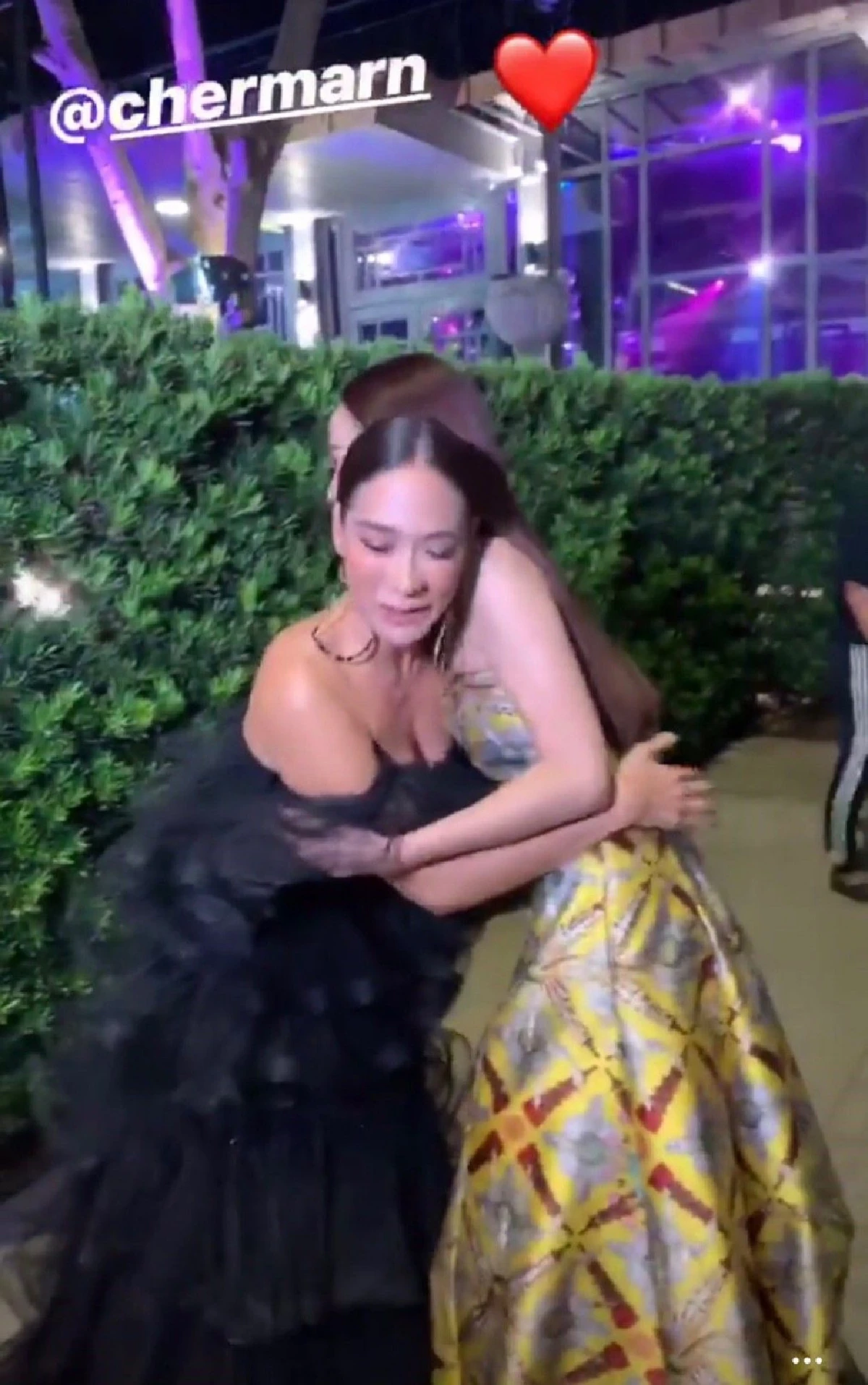 สวยเกินต้าน! อั้ม พัชราภา เดินแบบฟินาเล่ในงาน ELLE Beauty Radar