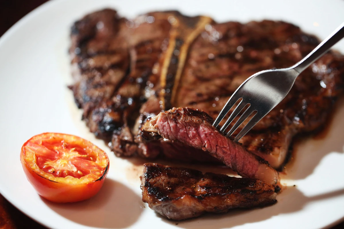 นีลส์ ทาเวิร์น กึ่งทศวรรษเคียงคู่คนกรุง