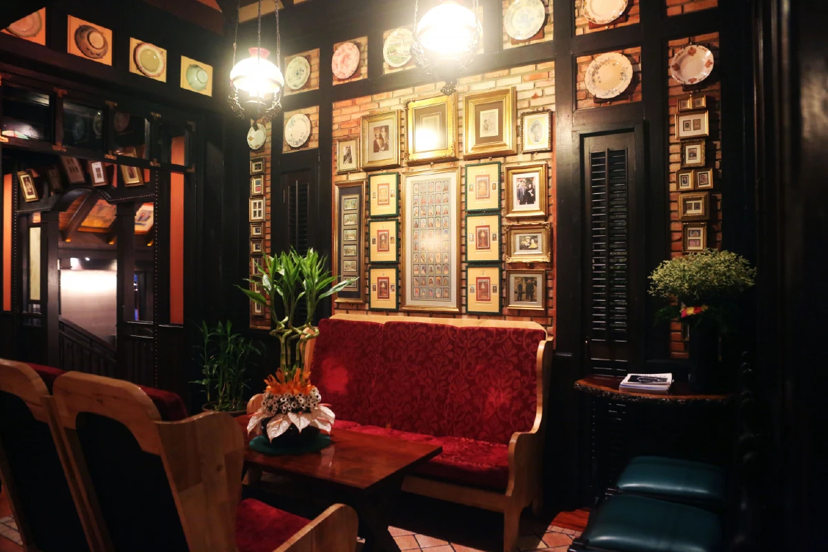 นีลส์ ทาเวิร์น กึ่งทศวรรษเคียงคู่คนกรุง