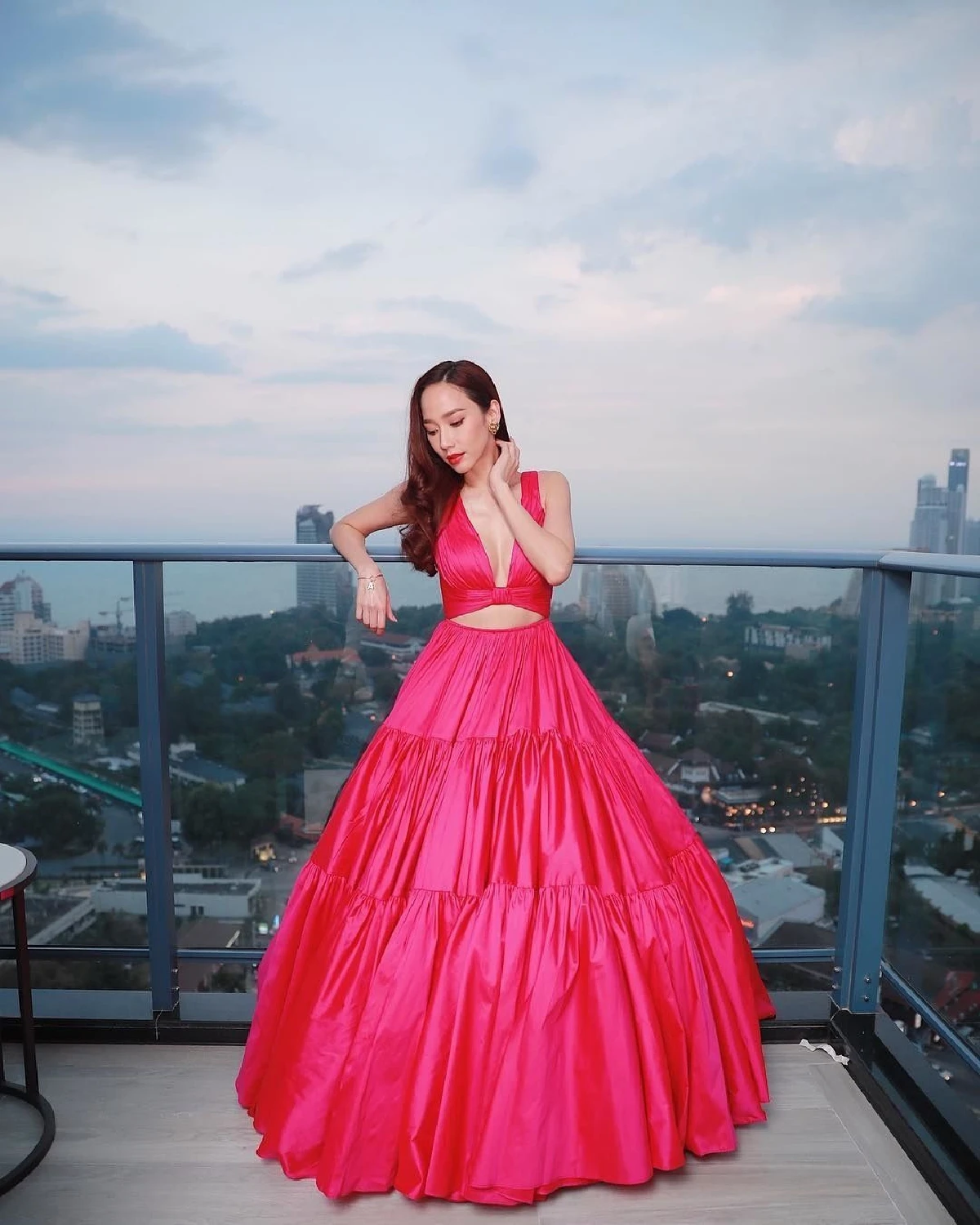 อั้ม พัชราภา สวยสะกดทุกสายตา! ในชุดเดรสสีชมพูดั่งเจ้าหญิง