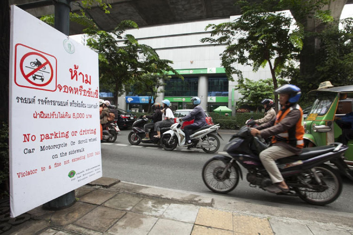 กทม.เข้มจับปรับขั้นต่ำ 1,000 บาท ทางออกแก้ปัญหาขับขี่บนทางเท้า กทม.เข้มจับปรับขั้นต่ำ 1,000 บาท ทางออกแก้ปัญหาขับขี่บนทางเท้า