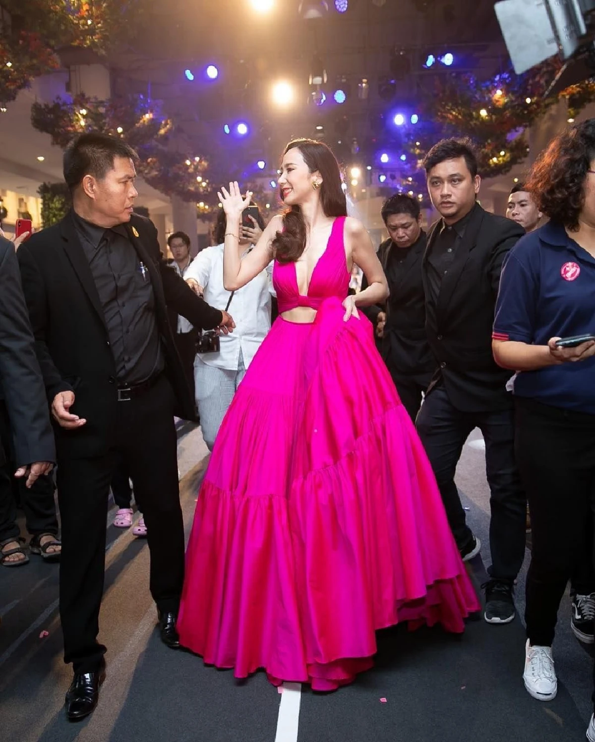 อั้ม พัชราภา สวยสะกดทุกสายตา! ในชุดเดรสสีชมพูดั่งเจ้าหญิง