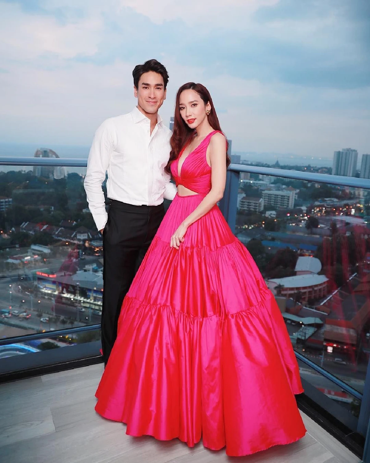 อั้ม พัชราภา สวยสะกดทุกสายตา! ในชุดเดรสสีชมพูดั่งเจ้าหญิง