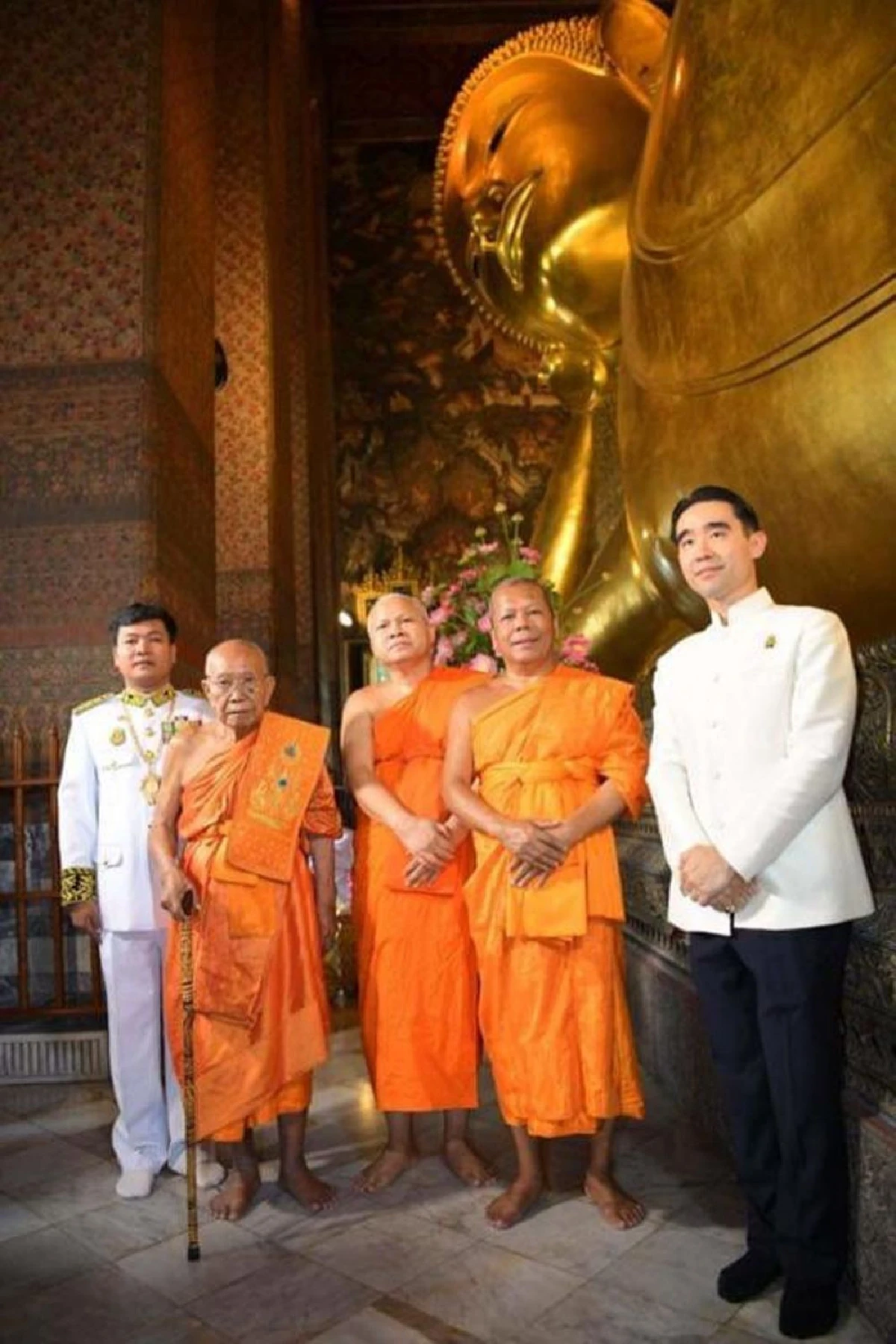 สังฆราชกัมพูชา เสด็จเยี่ยมวัดโพธิ์