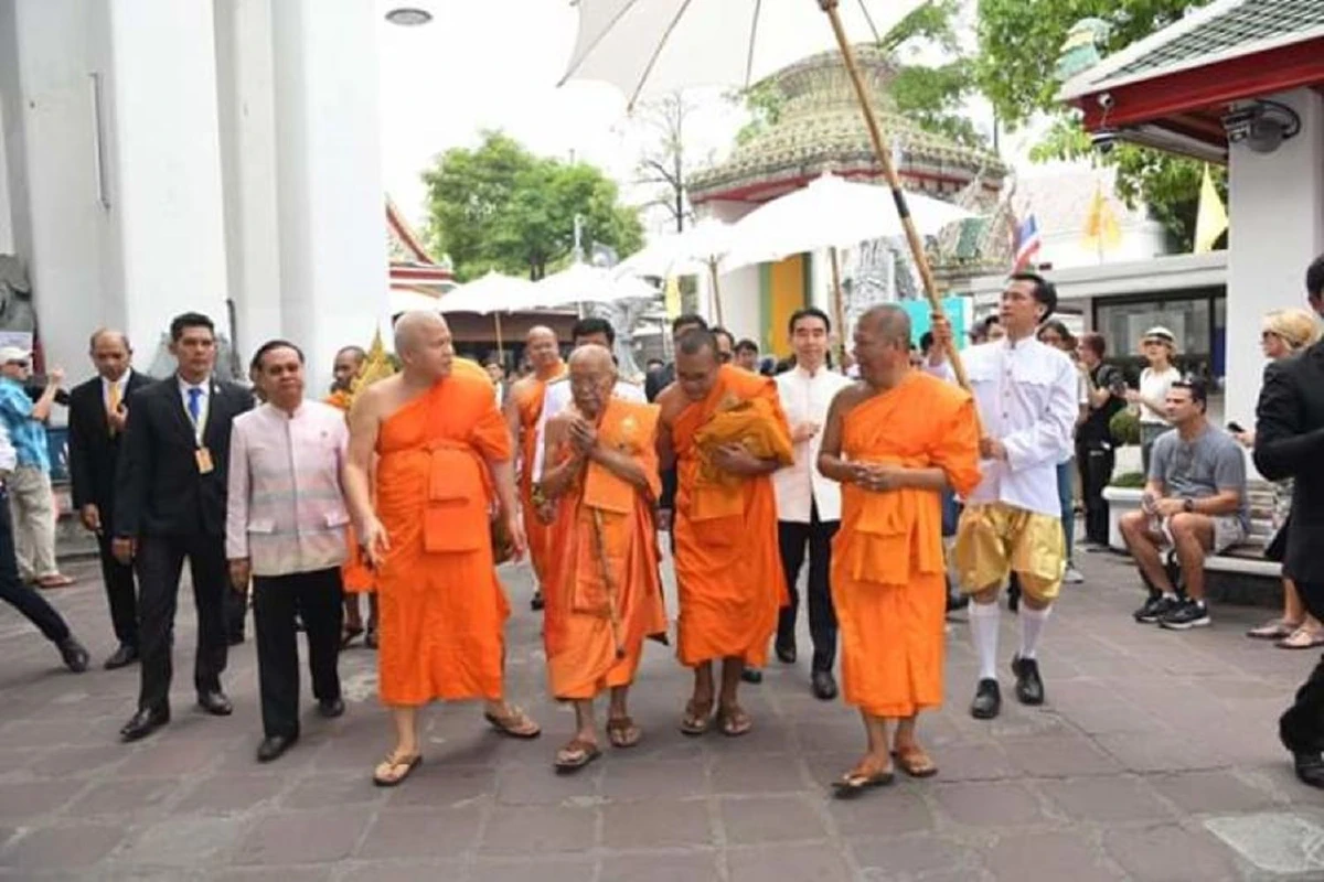 สังฆราชกัมพูชา เสด็จเยี่ยมวัดโพธิ์