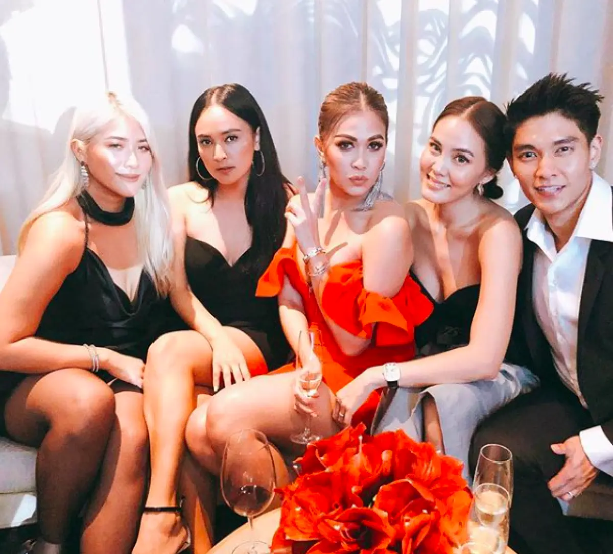 ส่องภาพ “แพร วทานิกา” จัดดินเนอร์สุดหรู เหล่าดาราคนดังร่วมงานเพียบ