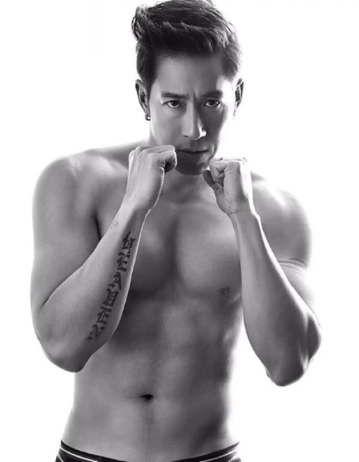 เป๊ะทุกมุมมอง! “เจ” เอาภาพสมัยวัยละอ่อนมาเทียบกับ “เจ้านาย” เหมือนกันจนแทบแยกไม่ออก