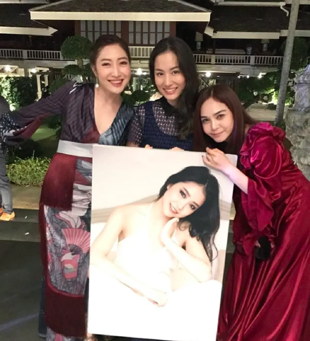 สัญญาณดีมาแล้ว! “ต่าย” ร่วมฉลองเพื่อนแต่งงาน พร้อมแฮชแท็กที่ทำเอาแฟนๆ ยิ้ม