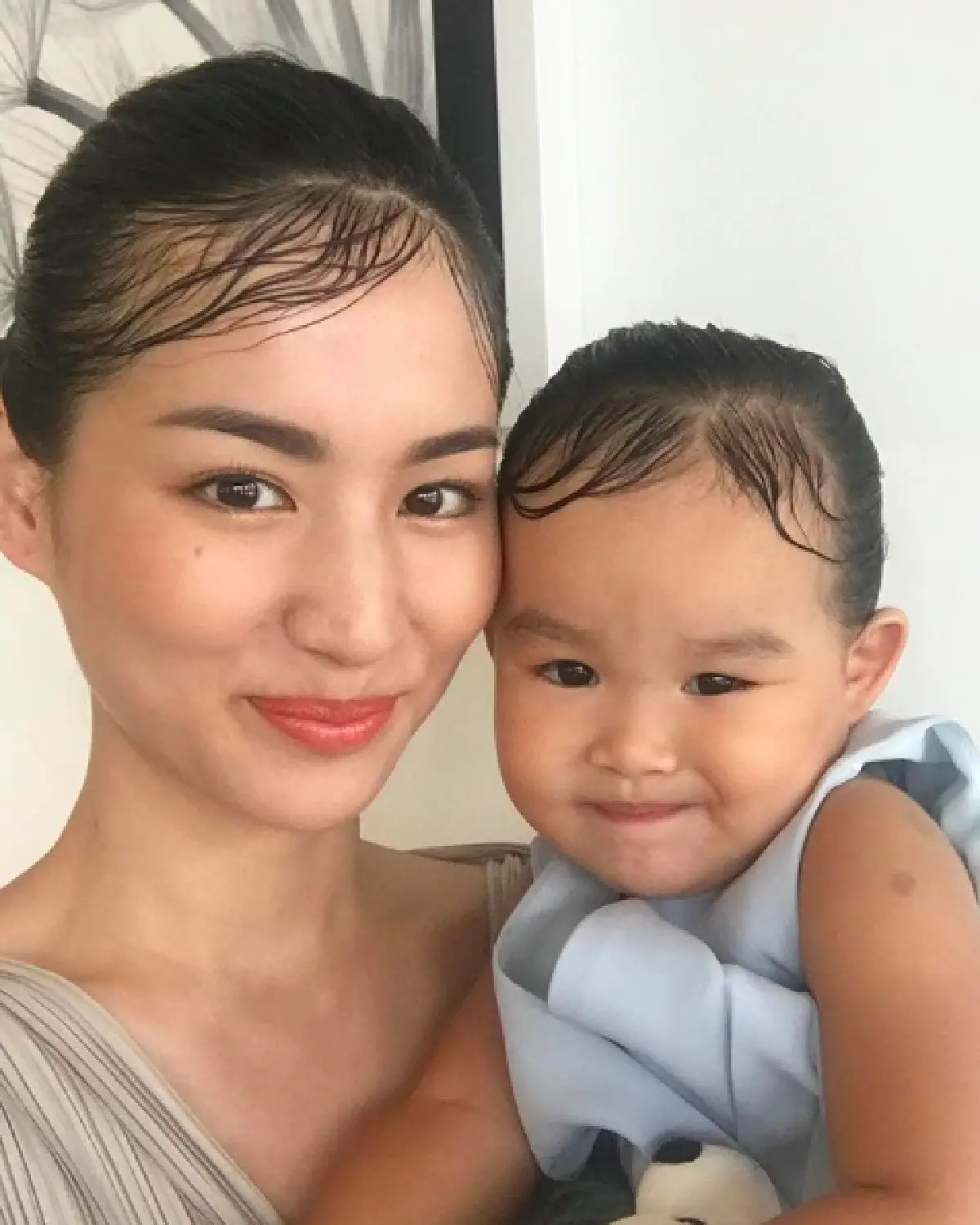 สัญญาณดีมาแล้ว! “ต่าย” ร่วมฉลองเพื่อนแต่งงาน พร้อมแฮชแท็กที่ทำเอาแฟนๆ ยิ้ม