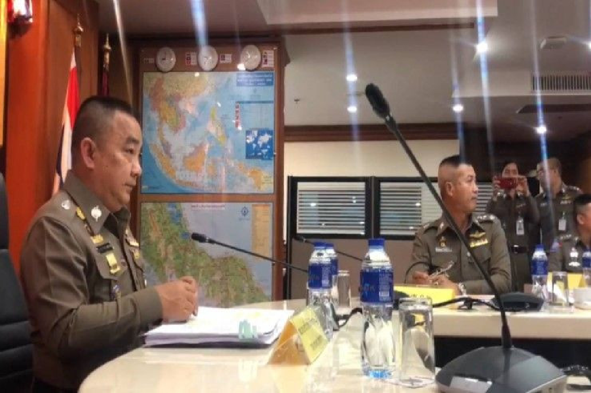 ศรีวราห์ เปิดศูนย์ดูแลความเรียบร้อยช่วงเลือกตั้ง-สั่งจับตาการซื้อเสียง ศรีวราห์ เปิดศูนย์ดูแลความเรียบร้อยช่วงเลือกตั้ง-สั่งจับตาการซื้อเสียง