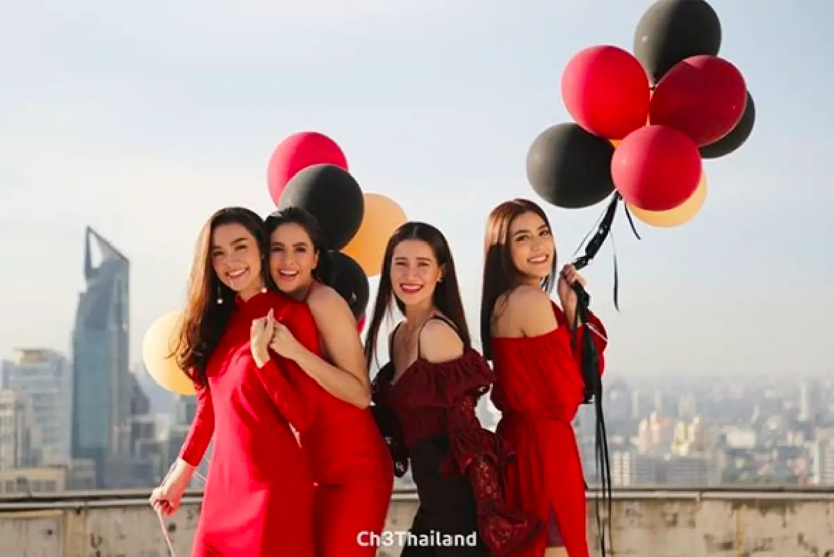 ส่องภาพความสนุกสนาน เบื้องหลังถ่ายปฏิทินดาราช่อง 3 ปี 2562