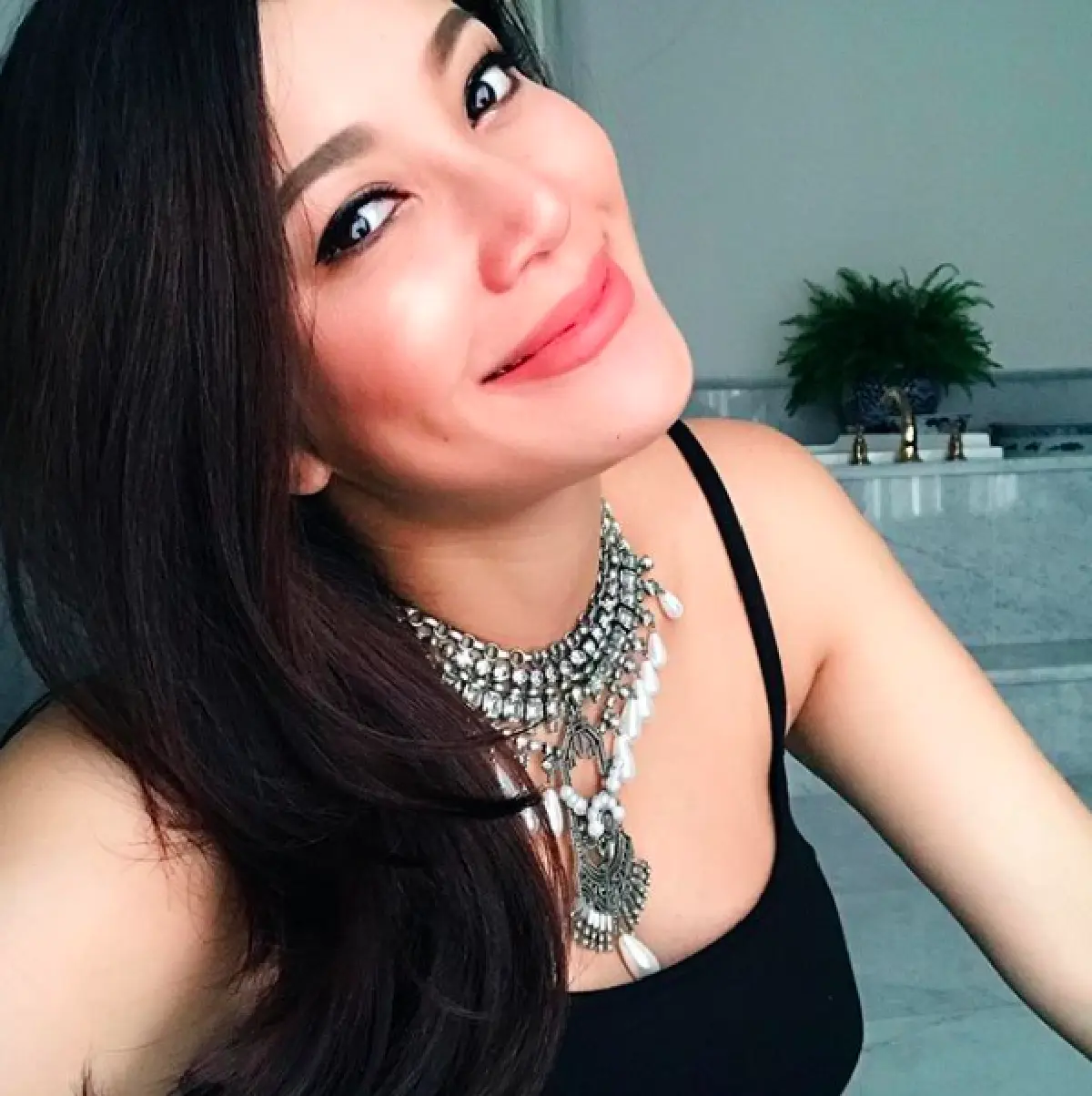 นับวันรอคอยลูกชาย “เอมมี่ มรกต” กับท้องโตสุดแซ่บพักผ่อนชิวๆ เล่นสระน้ำที่บ้าน