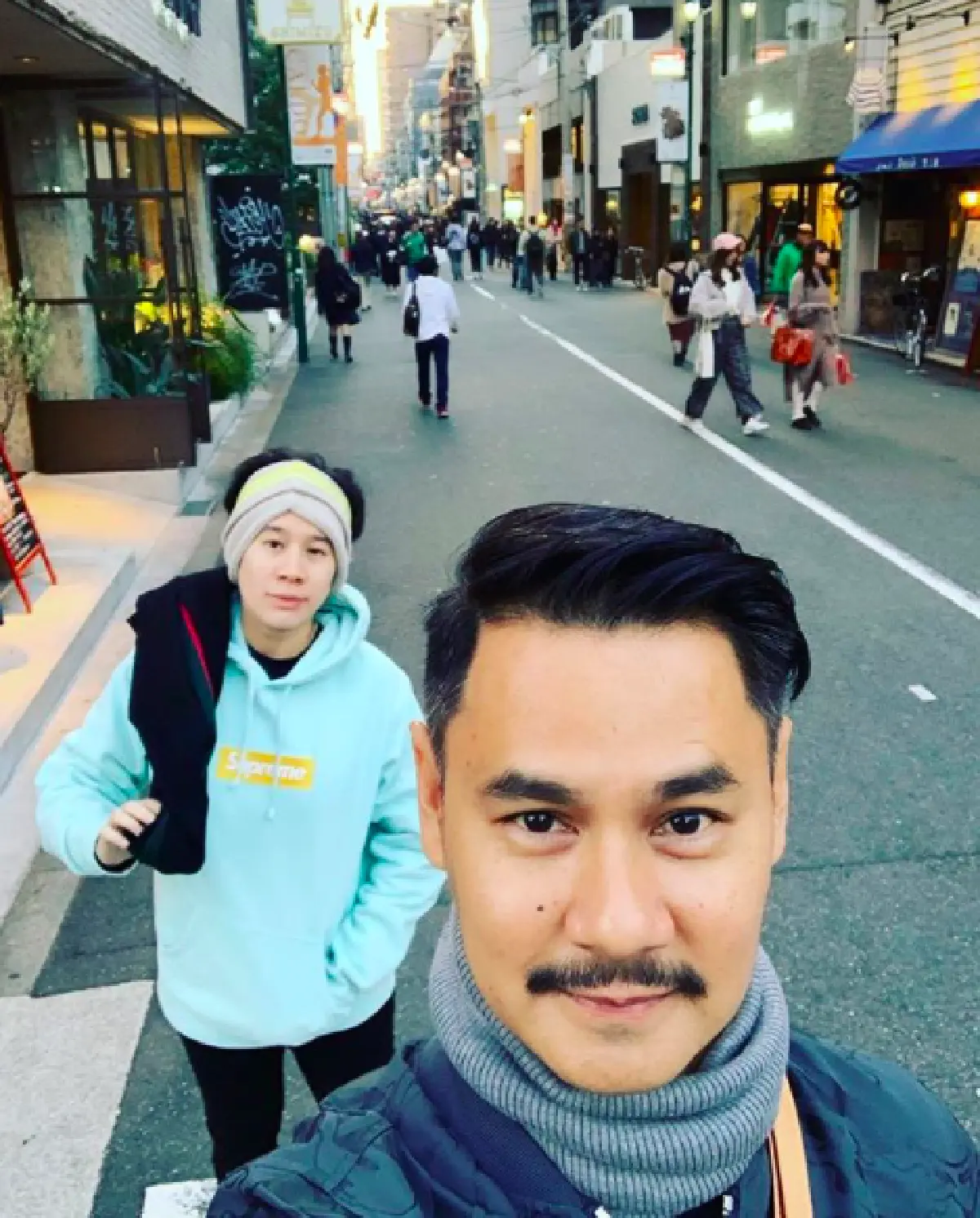 “เวฟ สาริน” โชว์ภาพชุดคลุมท้องภรรยา “บุ้ง ใบหยก” ที่ไม่เหมือนใคร