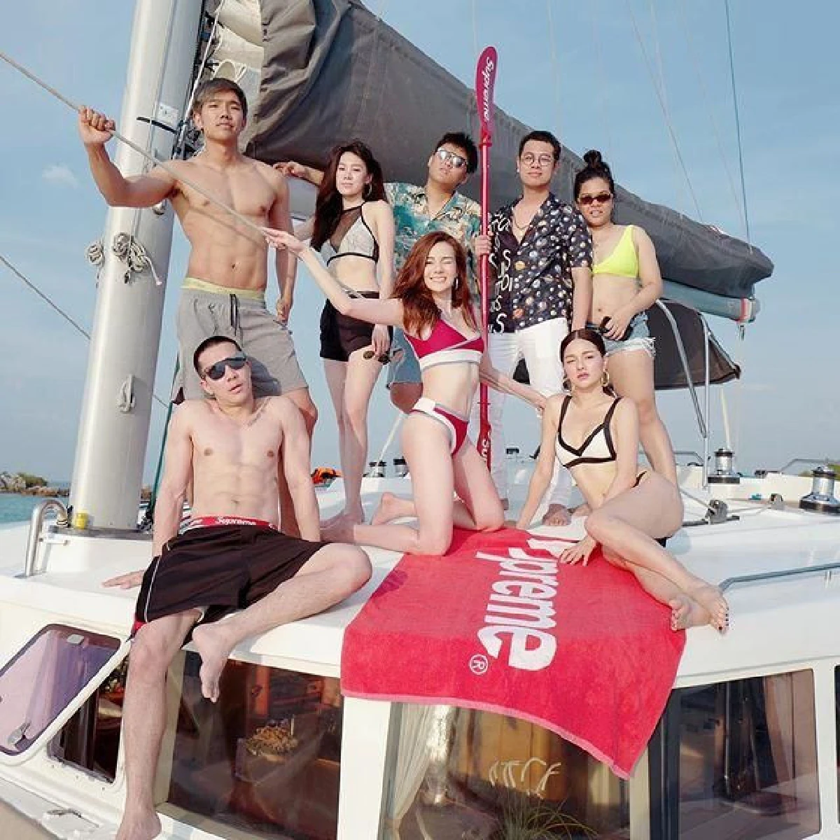 กราบหุ่นนาง! ดิว-กวาง แท็กทีมแซ่บอวดสัดส่วนสุดเป๊ะบนเรือยอร์ช