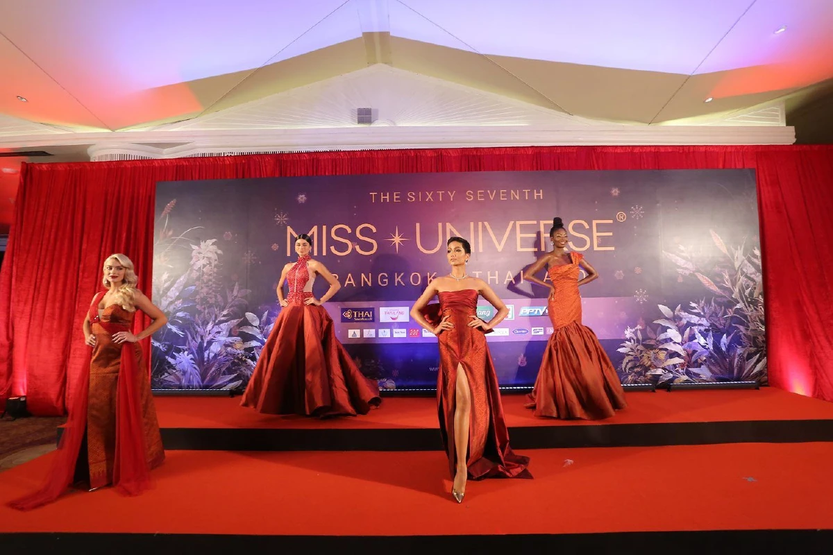 สาวงามผู้เข้าประกวดมิสยูนิเวิร์ส 2018 อวดโฉมชุดผ้าไหมไทยสุดอลังการ