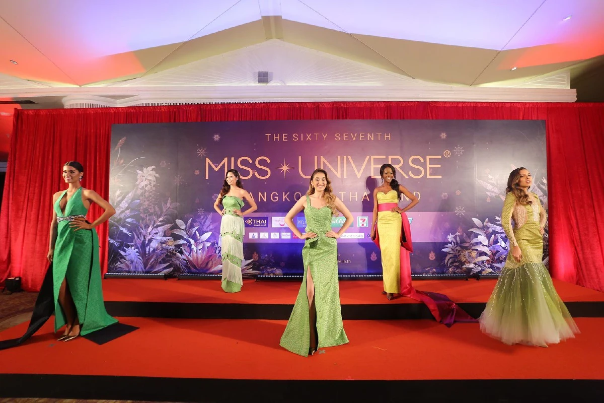 สาวงามผู้เข้าประกวดมิสยูนิเวิร์ส 2018 อวดโฉมชุดผ้าไหมไทยสุดอลังการ