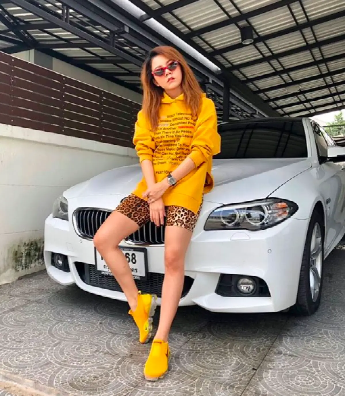 น้ำใจคนไทย! "จ๊ะ อาร์สยาม" โพสต์คลิปเหตุการณ์ระทึก เจอรถยางแตก ไฟลุก