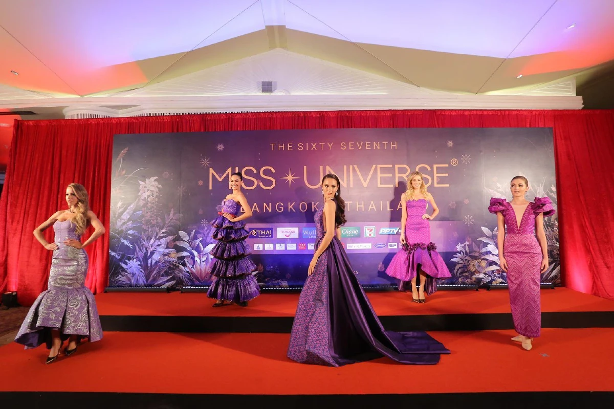 สาวงามผู้เข้าประกวดมิสยูนิเวิร์ส 2018 อวดโฉมชุดผ้าไหมไทยสุดอลังการ