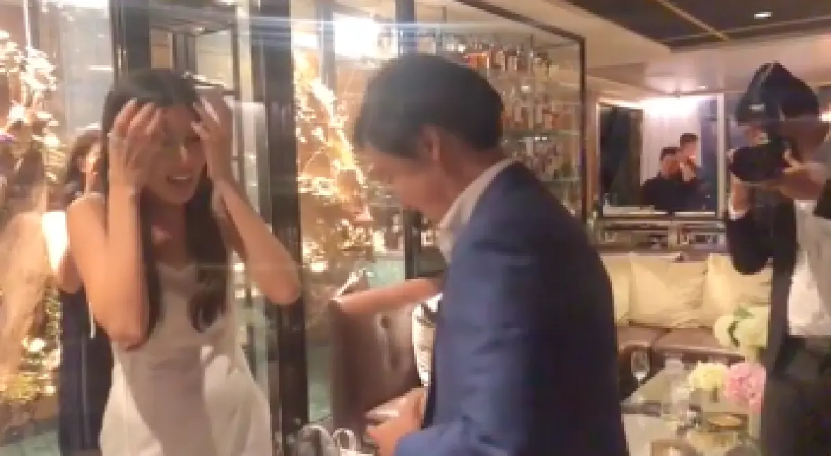 8 ปีที่รอคอย! “บี มาติกา” ถูกแฟนหนุ่ม ”ไฮโซกร” ทำเซอร์ไพรส์คุกเข่าขอแต่งงาน