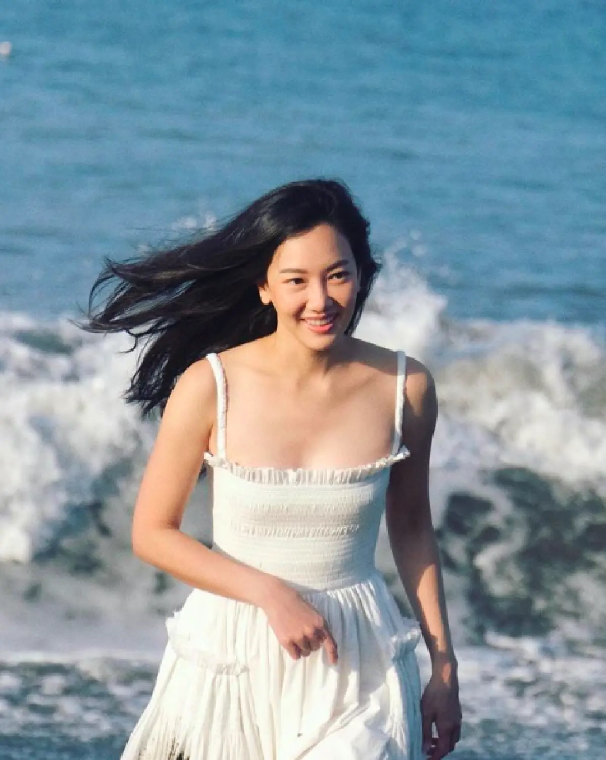 วิ่งแบบพี่นุ่น!  ส่องภาพท่าวิ่งสวยๆ แบบ “นุ่น วรนุช” กับสถานที่งดงามต่างๆ